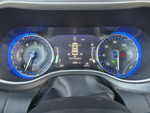 Certified 2022 Chrysler Pacifica Touring-L FWD image 12