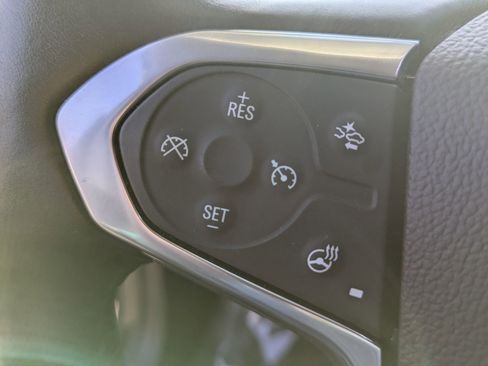 Used 2021 Chevrolet Traverse RS image 19