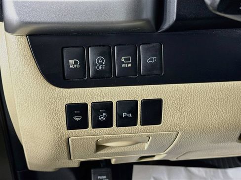 Used 2017 Toyota Highlander Limited Platinum FWD image 10