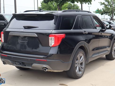 Used 2023 Ford Explorer XLT w/ Equipment Group 202A RWD image 3