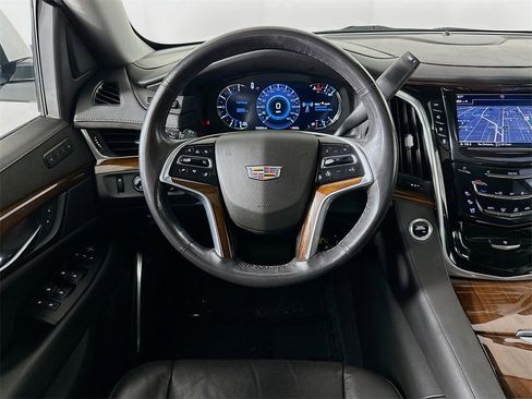 Used 2020 Cadillac Escalade Premium Luxury image 28