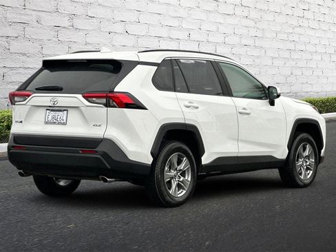 Used 2025 Toyota RAV4 XLE image 4