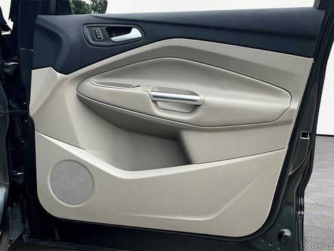 Used 2019 Ford Escape SE image 24