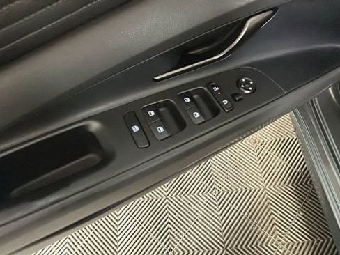 Used 2025 Hyundai Elantra SEL FWD image 11