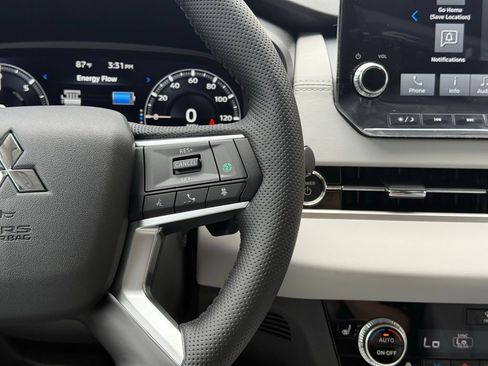 New 2025 Mitsubishi Outlander SEL image 12