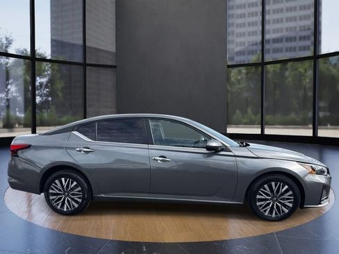 Used 2023 Nissan Altima 2.5 SV AWD/4WD image 2