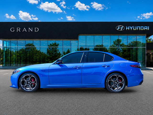 Used 2024 Alfa Romeo Giulia Veloce RWD image 2