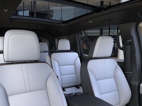 New 2026 Chevrolet Traverse High Country w/ LPO, Floor Liner Package FWD image 24