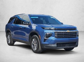 Used 2025 Chevrolet Traverse LT w/ Driver Confidence Package FWD video 2
