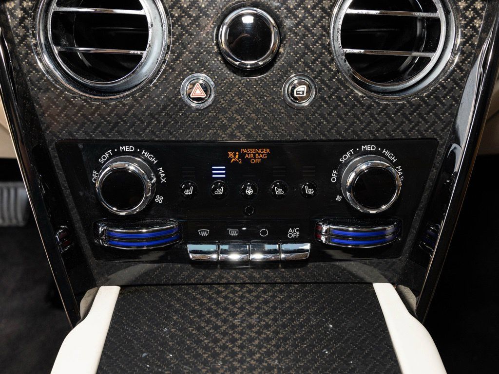 Used 2022 Rolls-Royce Cullinan Black Badge w/ Dark Exterior Package AWD/4WD image 43