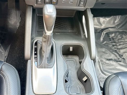Used 2024 Nissan Frontier SL w/ Technology Package image 16