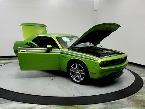 Used 2011 Dodge Challenger R/T RWD image 10