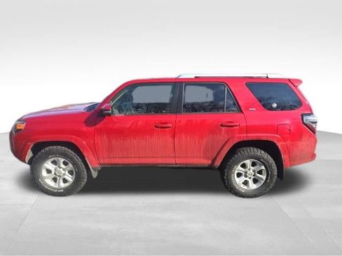 Used 2016 Toyota 4Runner SR5 Premium w/ Four Season Floor Mat Package image 3