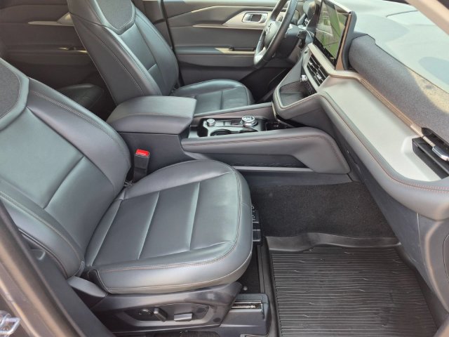 Used 2025 Ford Explorer Active w/ Active Comfort Package AWD/4WD image 33