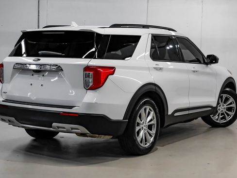 Used 2020 Ford Explorer XLT w/ Equipment Group 202A RWD image 13