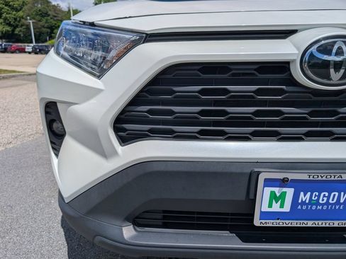 Used 2021 Toyota RAV4 XLE Premium AWD/4WD image 9