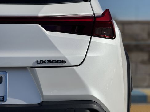 New 2025 Lexus UX 300h FWD image 12