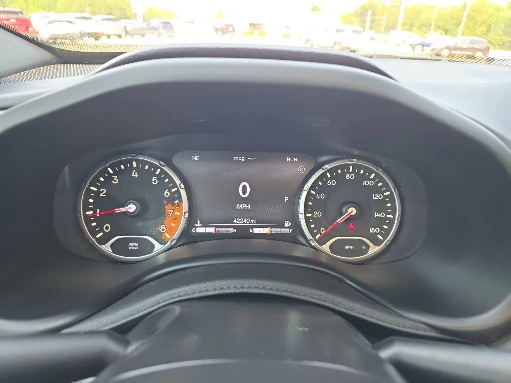Used 2018 Jeep Renegade Limited w/ UConnect 8.4 Nav Group FWD image 19