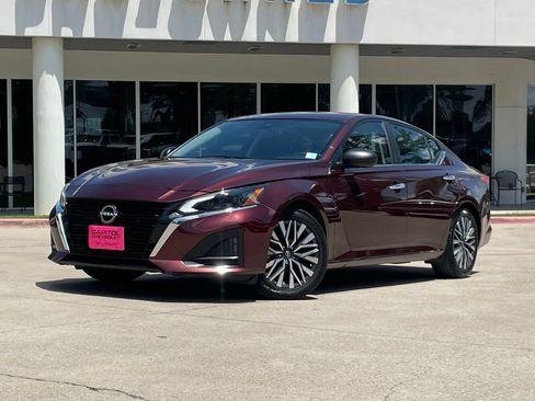 Used 2024 Nissan Altima 2.5 SV FWD image 1