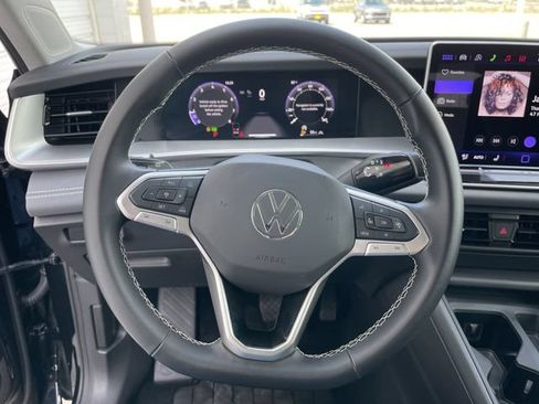 Used 2026 Volkswagen Tiguan SE AWD/4WD image 14