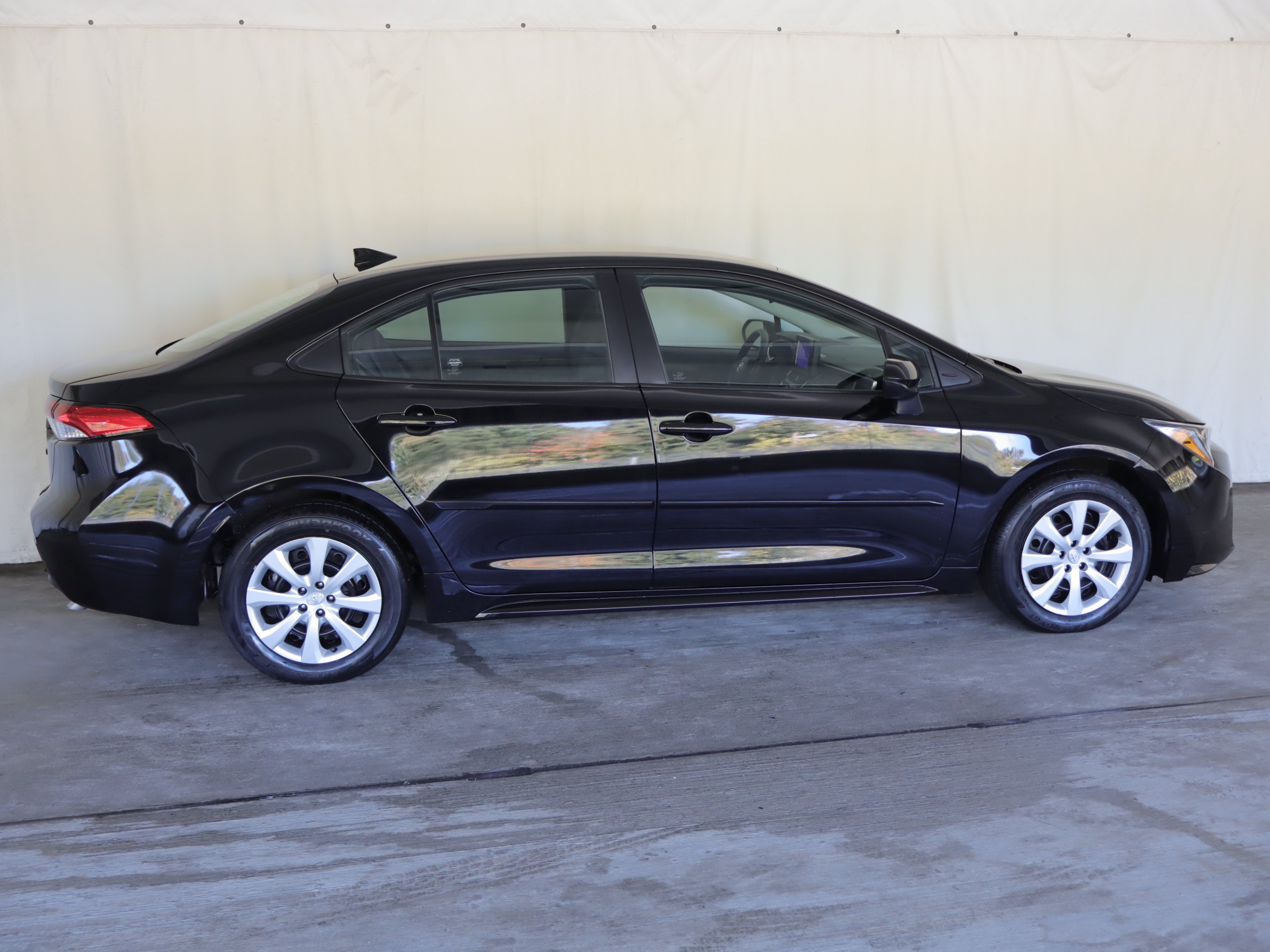 Used 2024 Toyota Corolla LE FWD image 4