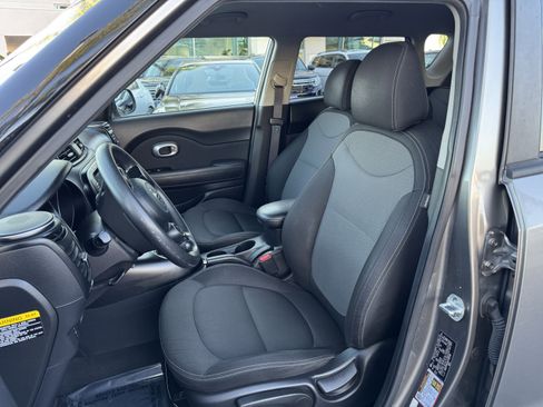 Used 2019 Kia Soul + image 15