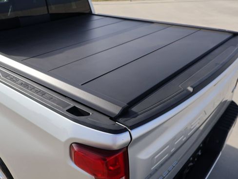 Used 2022 Chevrolet Silverado 1500 LTZ AWD/4WD image 12