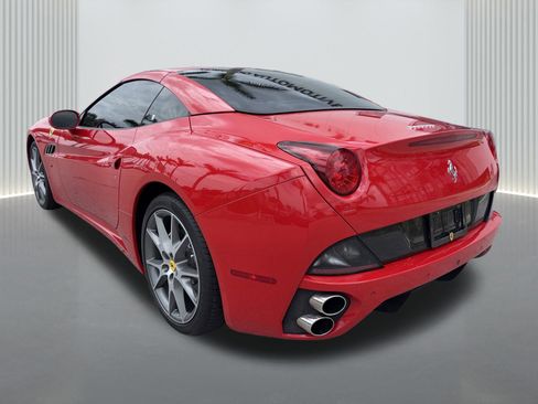 Used 2013 Ferrari California RWD image 6