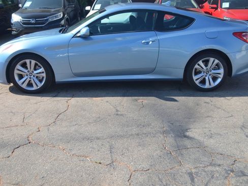 Used 2011 Hyundai Genesis 2.0T image 4
