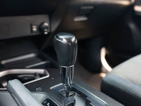 Used 2016 Toyota RAV4 LE image 40