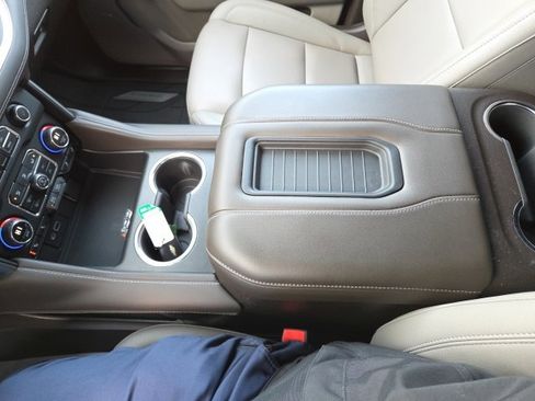 Used 2022 Chevrolet Suburban LT image 65