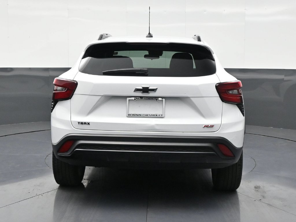 Used 2026 Chevrolet Trax RS w/ Sunroof Package FWD image 4