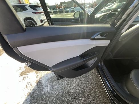 Used 2022 Volkswagen Taos SE image 25