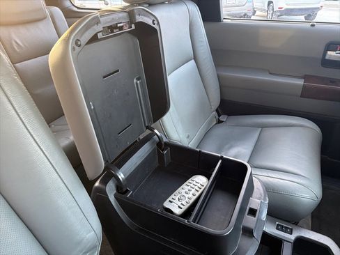 Used 2010 Toyota Sequoia Platinum image 28