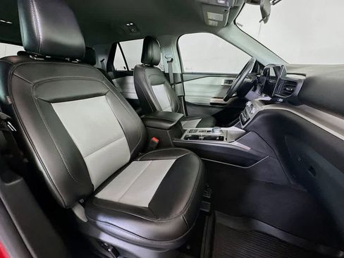Certified 2023 Ford Explorer XLT w/ Equipment Group 202A image 15