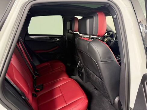 Certified 2026 Porsche Macan AWD/4WD image 17