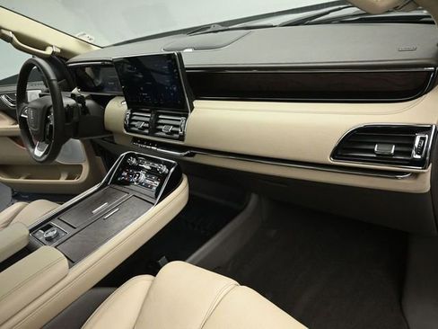Certified 2023 Lincoln Navigator Reserve AWD/4WD image 31