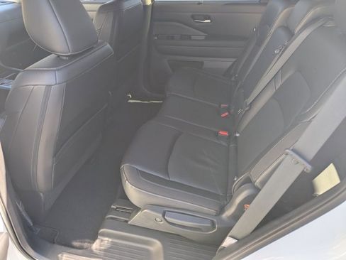 Used 2023 Nissan Pathfinder SL image 18