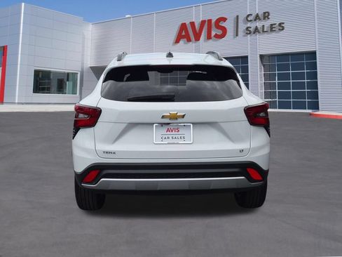 Used 2025 Chevrolet Trax LT w/ LT Convenience Package FWD image 7