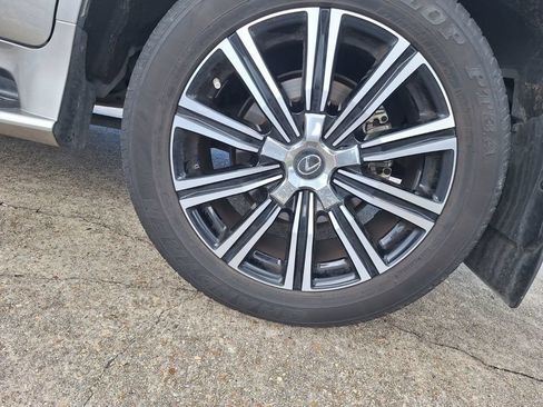 Used 2021 Lexus LX 570 4WD w/ Luxury Package image 31