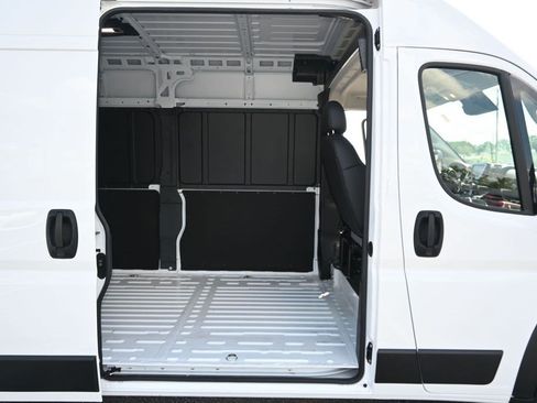 Used 2026 RAM ProMaster 2500 w/ Convenience Group FWD image 13