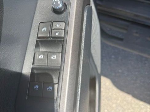 Used 2017 Toyota Tacoma TRD Off-Road AWD/4WD image 15