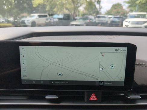 Used 2025 Kia Carnival FWD image 14