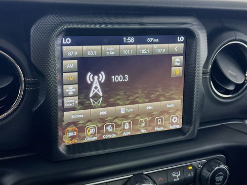 Used 2023 Jeep Wrangler Unlimited Sahara AWD/4WD image 19