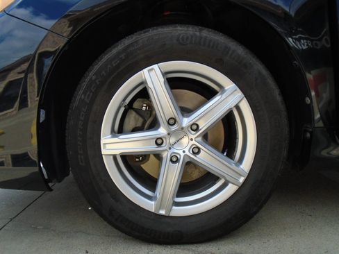 Used 2014 Toyota Camry LE image 27