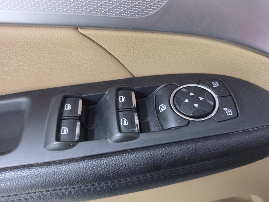 Used 2017 Ford Explorer XLT w/ Equipment Group 202A AWD/4WD image 15