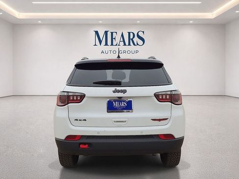 Used 2025 Jeep Compass Trailhawk AWD/4WD image 4