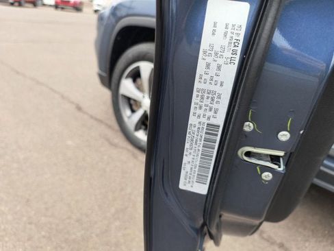 Used 2019 Jeep Cherokee Limited w/ Trailer Tow Group AWD/4WD image 32