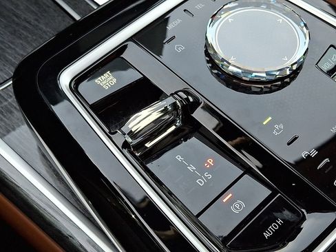 Certified 2025 BMW 750e xDrive w/ Executive Package image 16