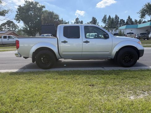 Used 2011 Nissan Frontier S AWD/4WD image 7